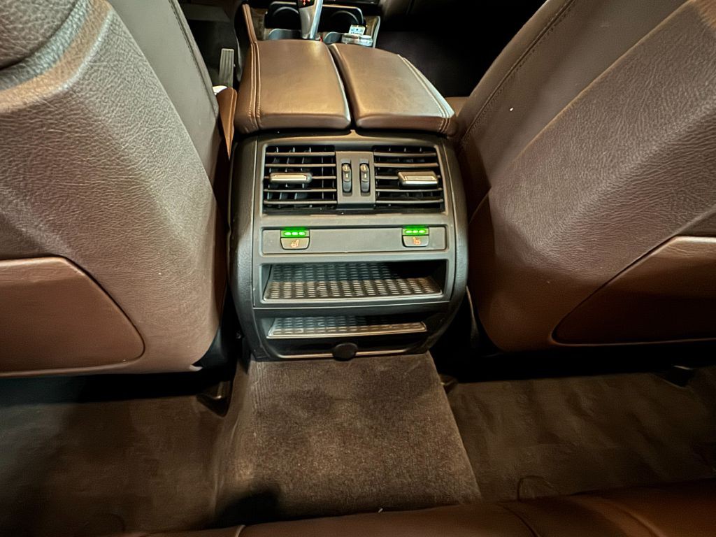 2015 BMW 5 Series Image 20