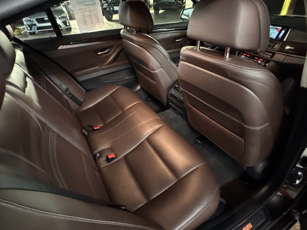 2015 BMW 5 Series Image 23
