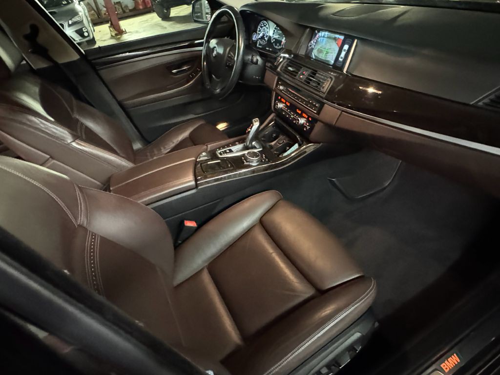 2015 BMW 5 Series Image 24