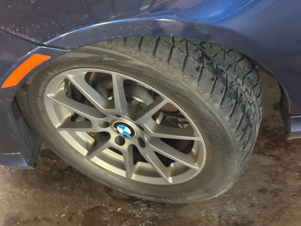 2011 BMW 3 Series Image 3