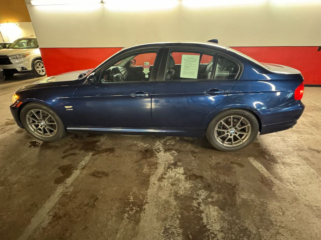 2011 BMW 3 Series Image 4