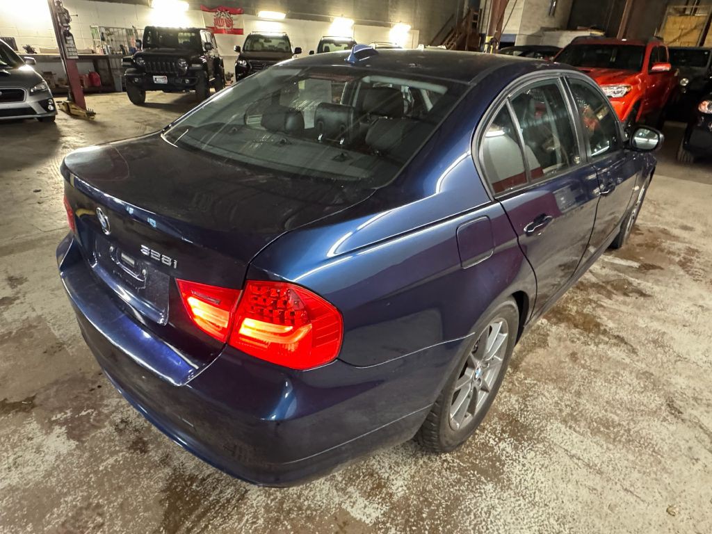 2011 BMW 3 Series Image 7