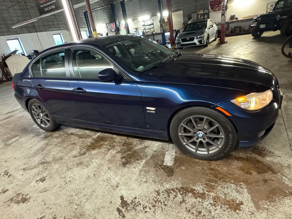 2011 BMW 3 Series Image 8