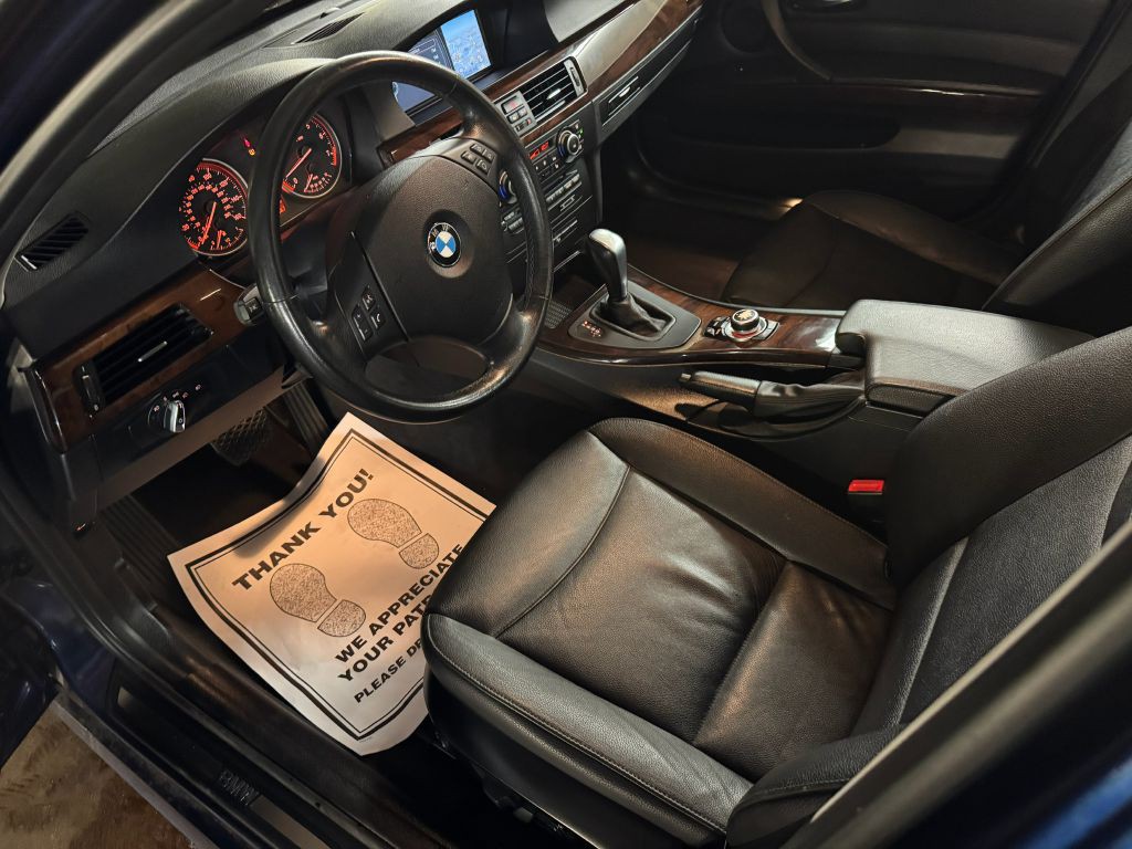 2011 BMW 3 Series Image 11