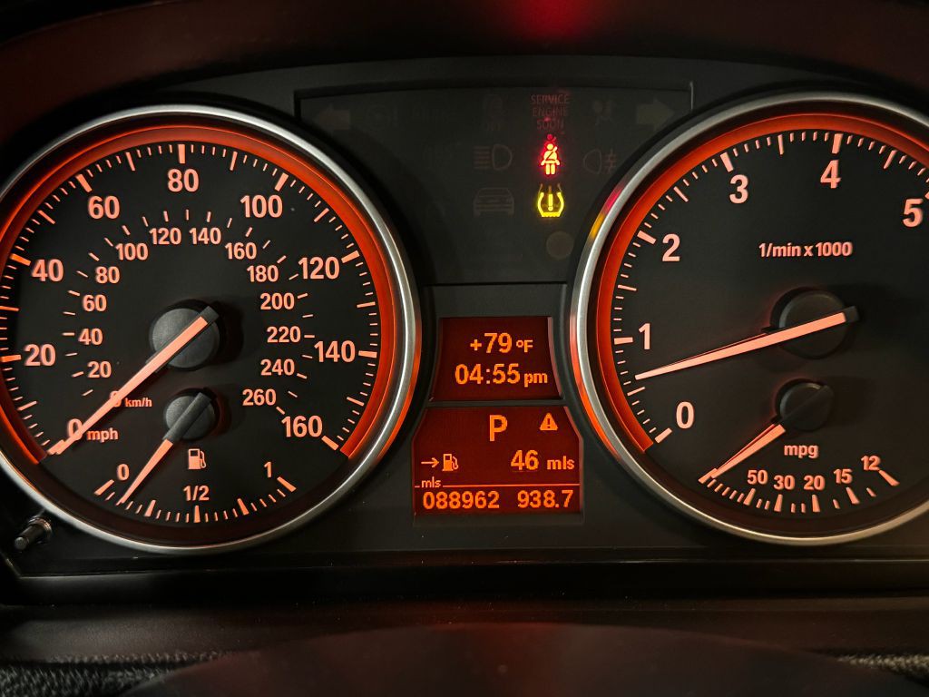 2011 BMW 3 Series Image 12