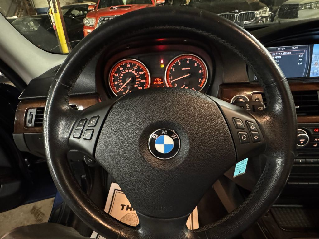 2011 BMW 3 Series Image 13