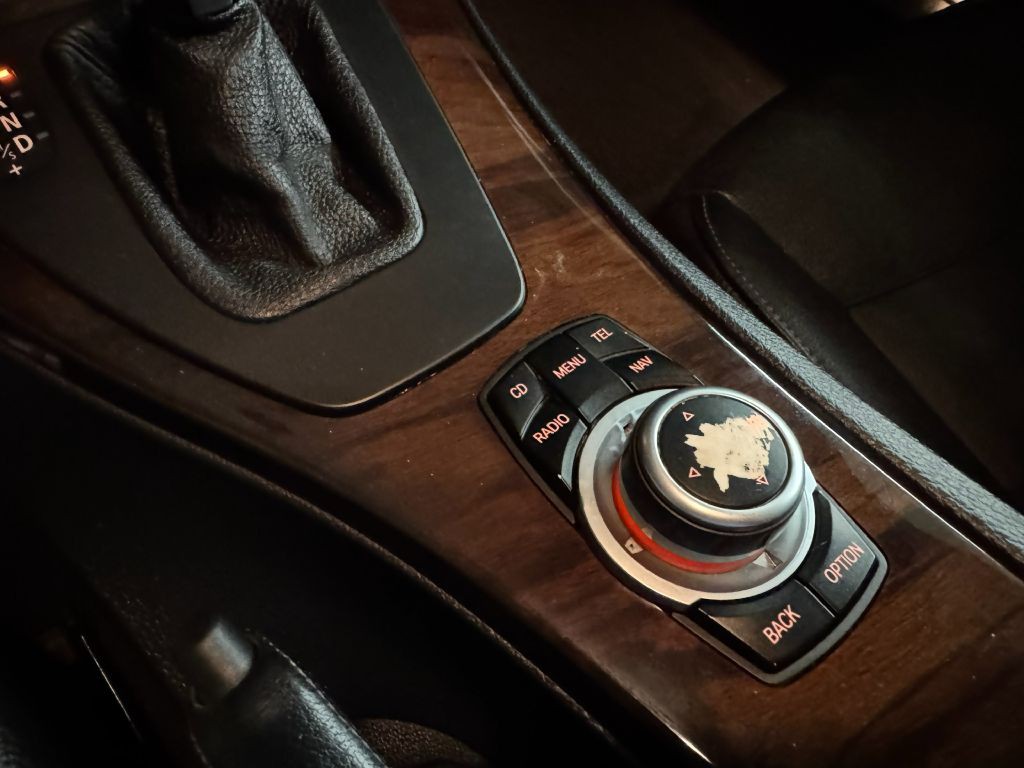 2011 BMW 3 Series Image 15