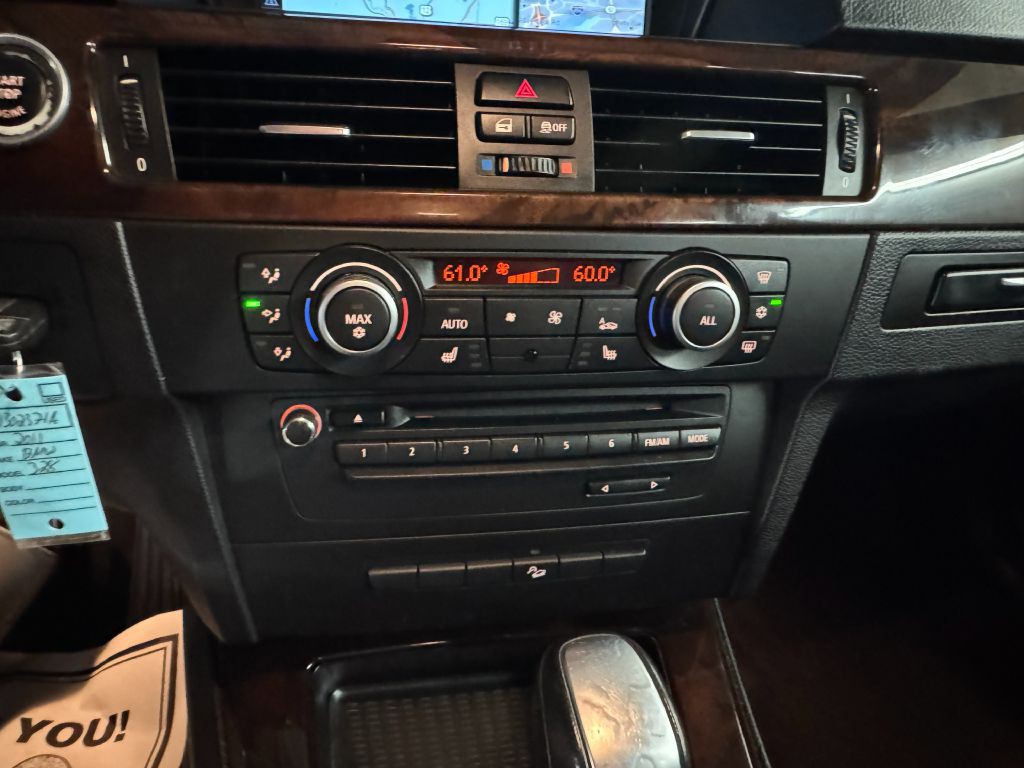 2011 BMW 3 Series Image 16