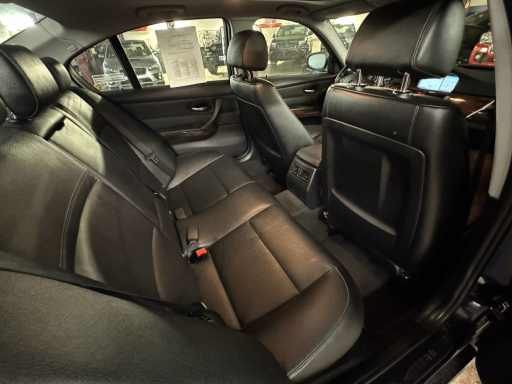 2011 BMW 3 Series Image 20