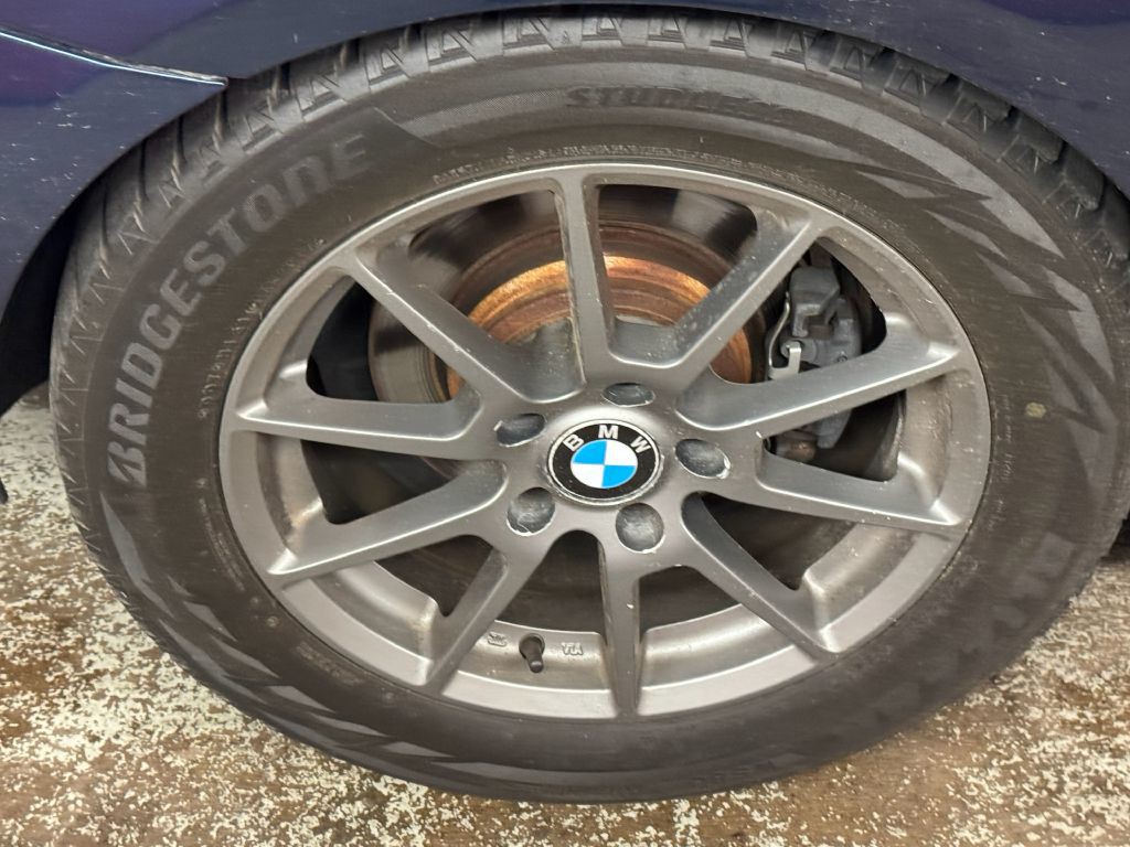 2011 BMW 3 Series Image 23