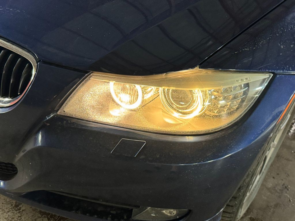 2011 BMW 3 Series Image 25