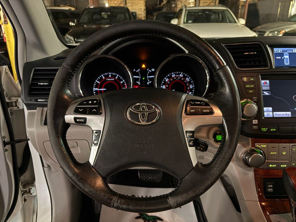 2012 Toyota Highlander Image 11