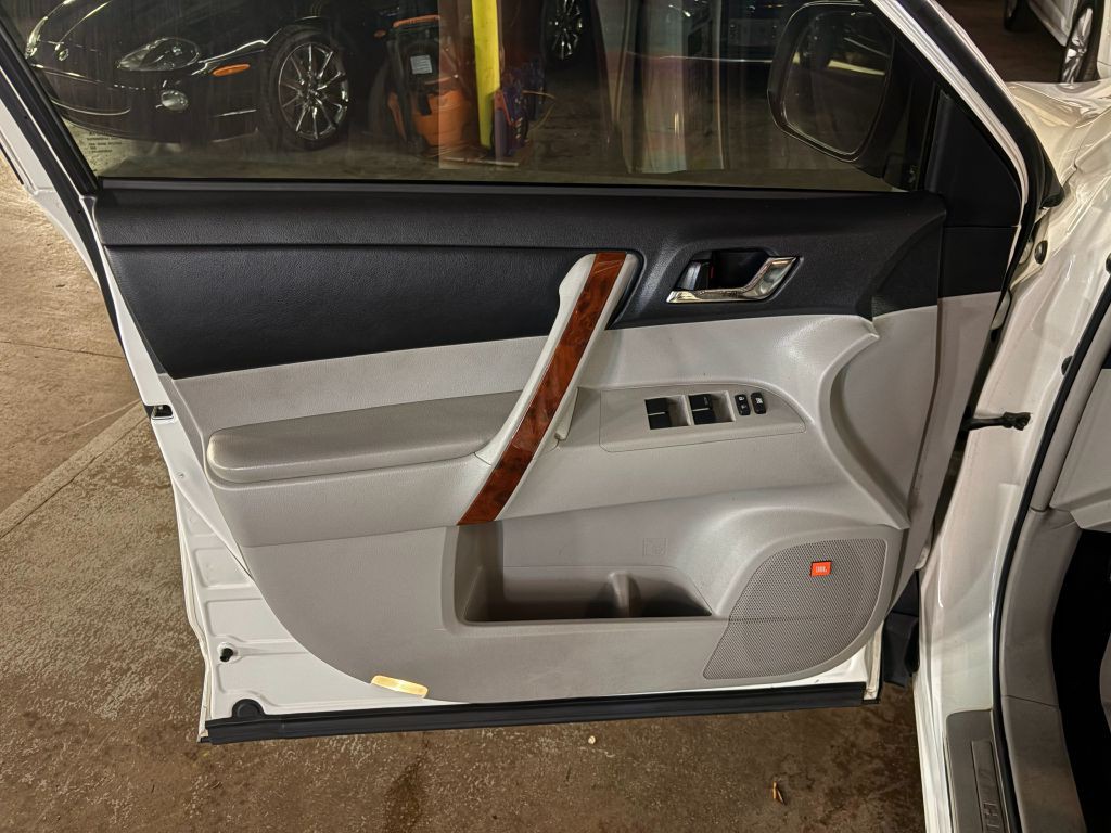 2012 Toyota Highlander Image 20