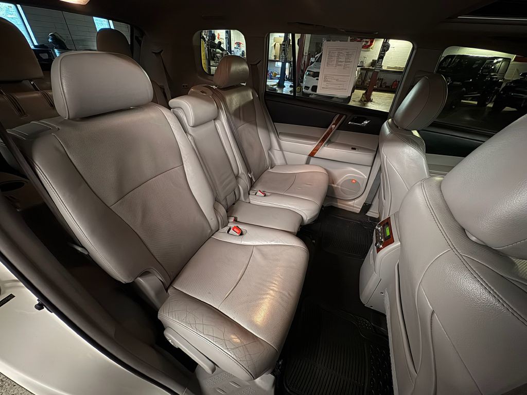 2012 Toyota Highlander Image 28