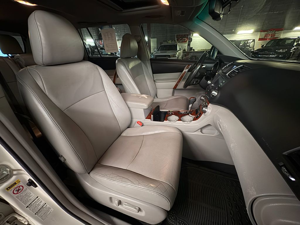 2012 Toyota Highlander Image 29