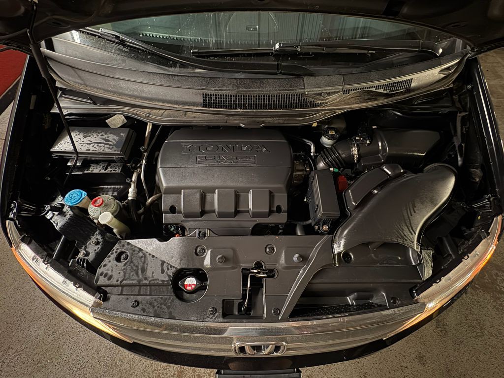 2012 Honda Odyssey Image 2