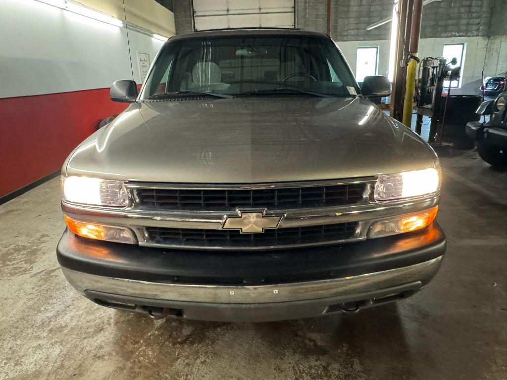 2001 Chevrolet Suburban Image 10
