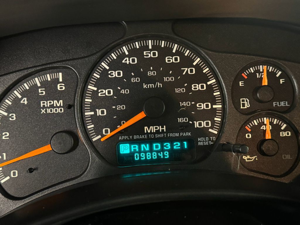 2001 Chevrolet Suburban Image 12