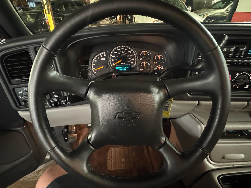 2001 Chevrolet Suburban Image 13