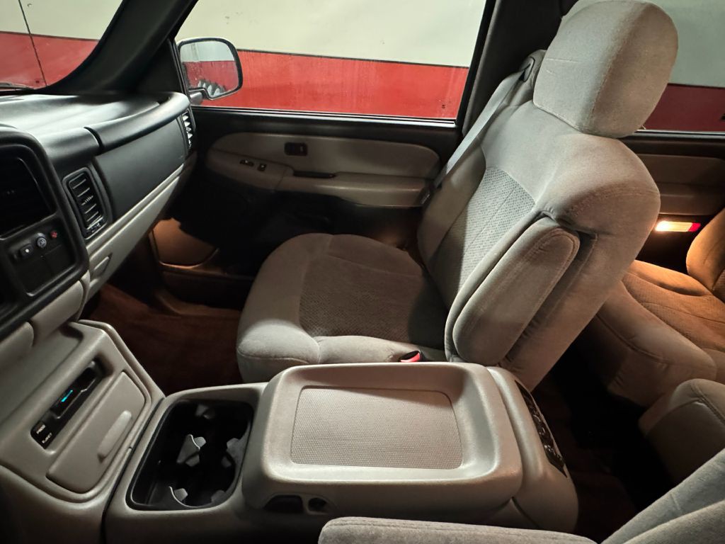 2001 Chevrolet Suburban Image 17