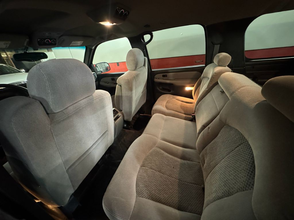 2001 Chevrolet Suburban Image 19