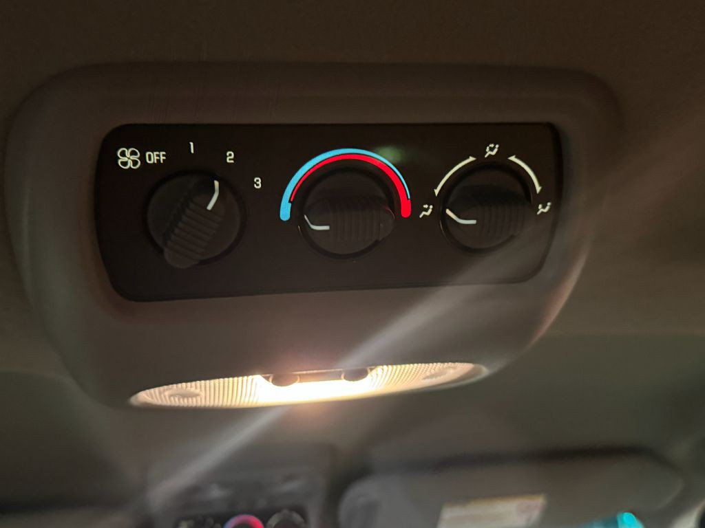 2001 Chevrolet Suburban Image 25