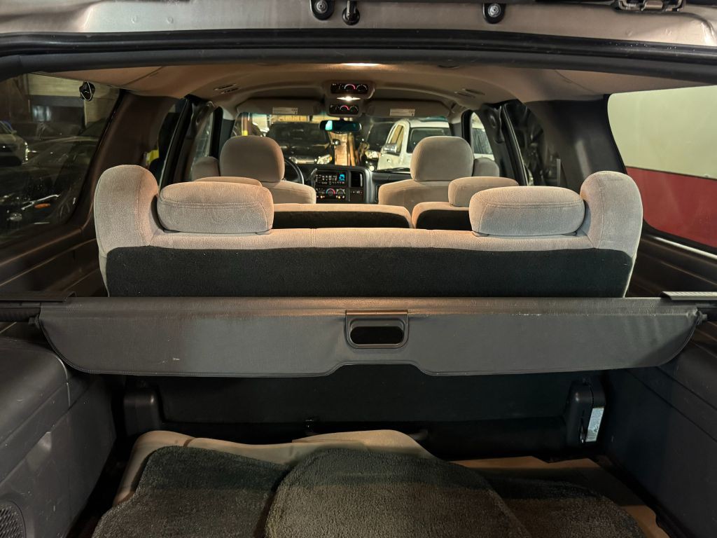 2001 Chevrolet Suburban Image 26