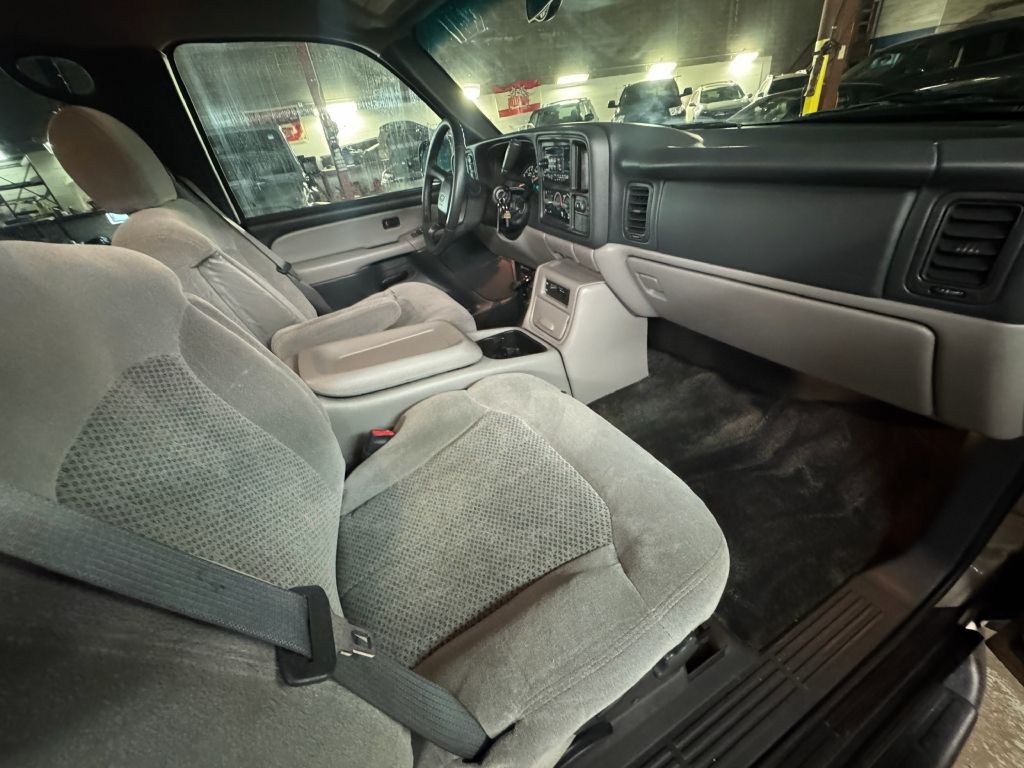 2001 Chevrolet Suburban Image 28