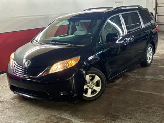 Image for 2015 Toyota Sienna LE ID: 7467787