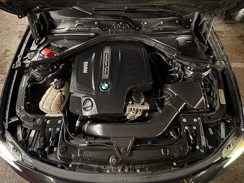 2013 BMW 3 Series Image 2