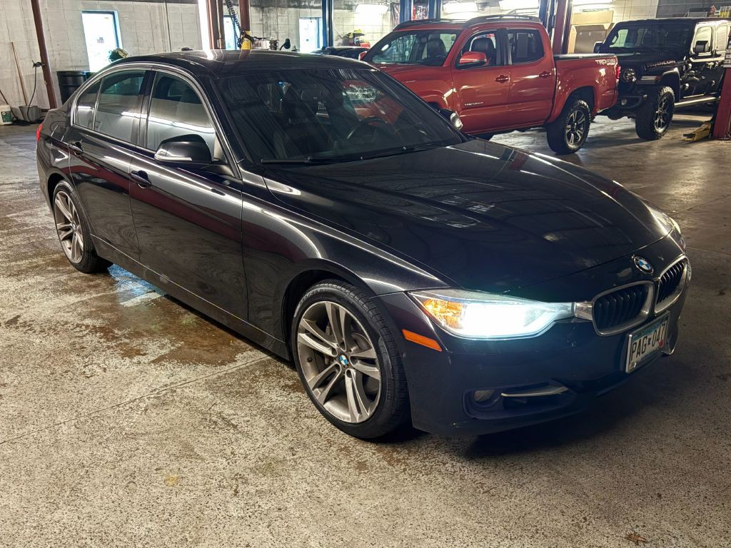 2013 BMW 3 Series Image 8