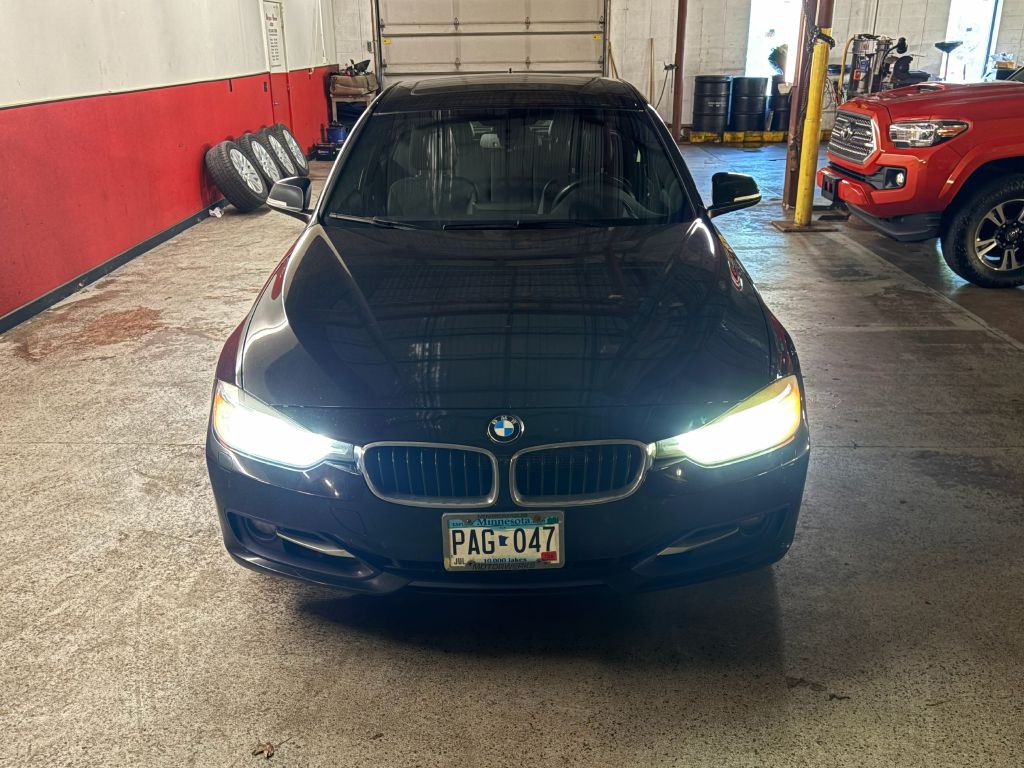 2013 BMW 3 Series Image 9