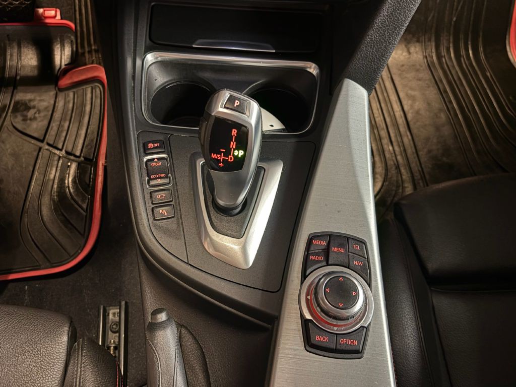 2013 BMW 3 Series Image 15