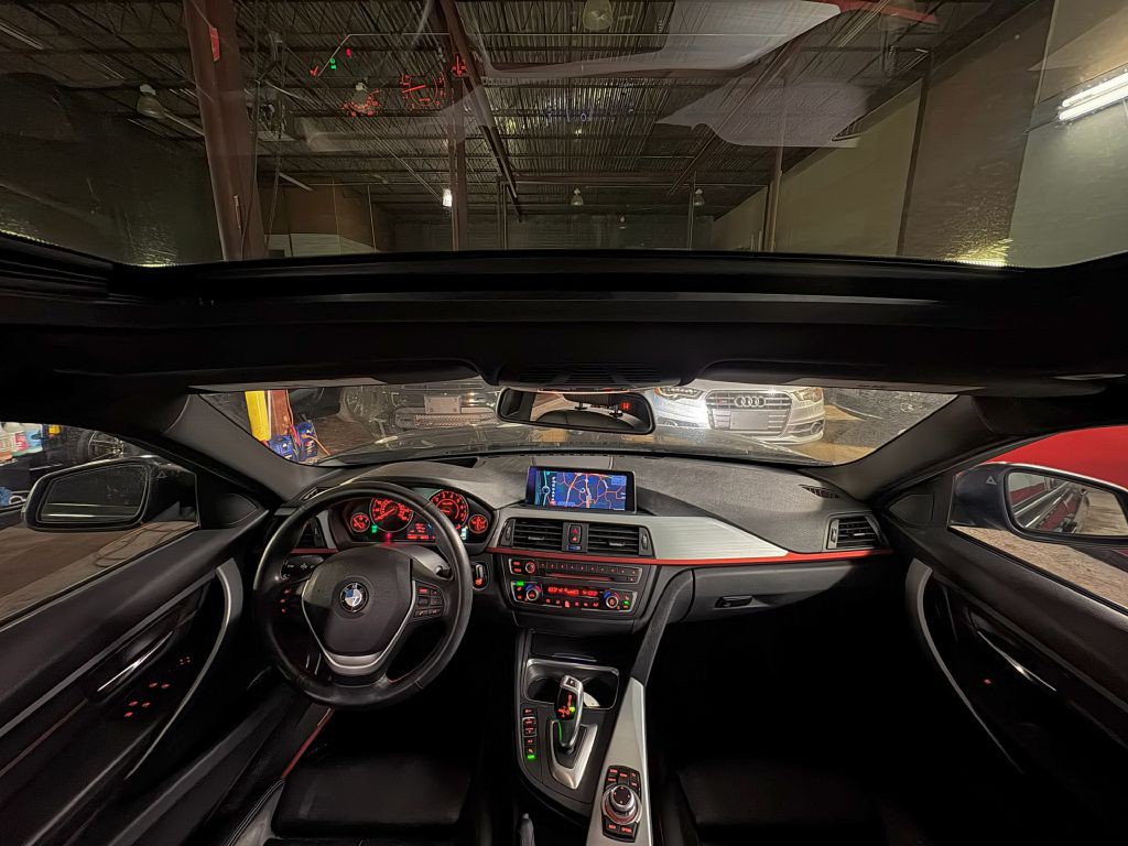 2013 BMW 3 Series Image 22