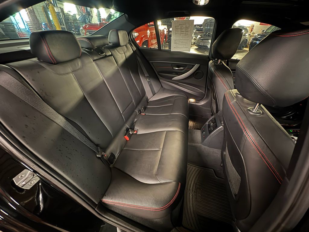 2013 BMW 3 Series Image 26