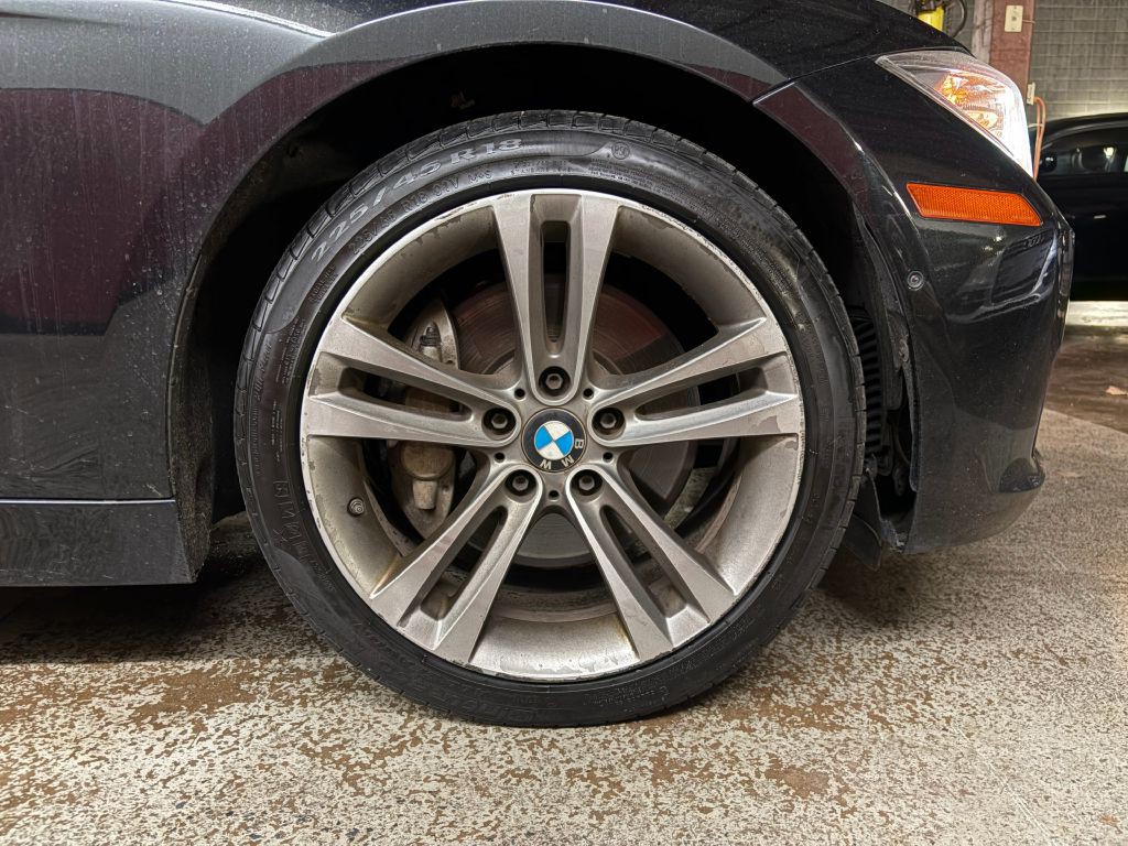 2013 BMW 3 Series Image 28