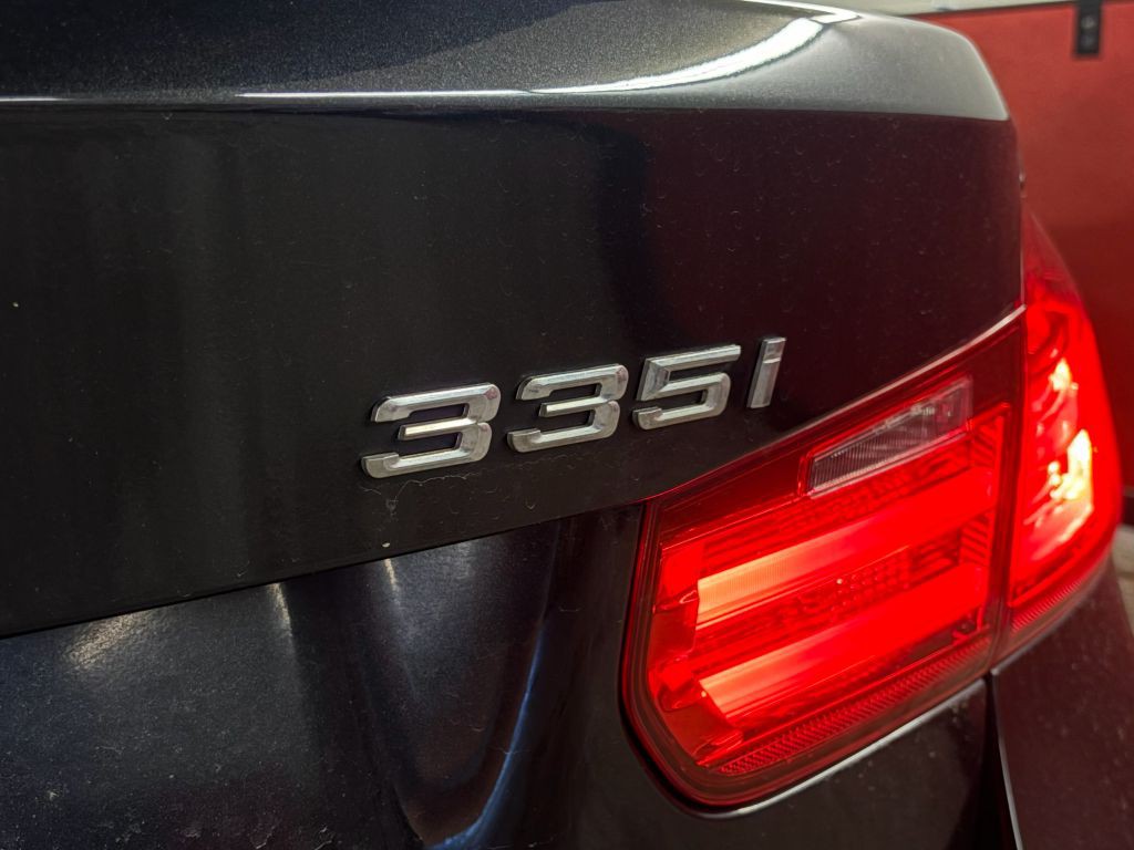 2013 BMW 3 Series Image 30