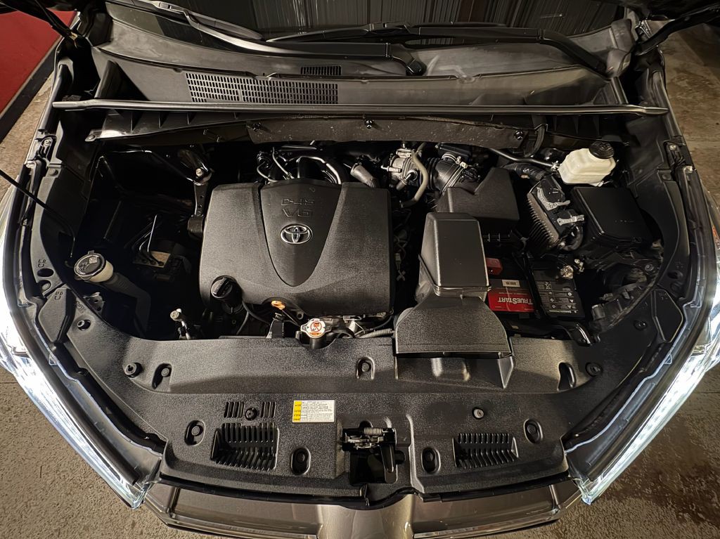 2019 Toyota Highlander Image 2