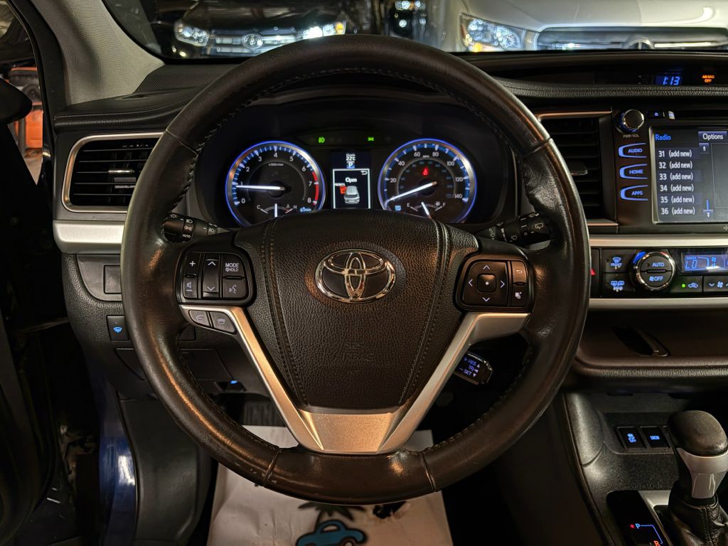 2015 Toyota Highlander Image 11