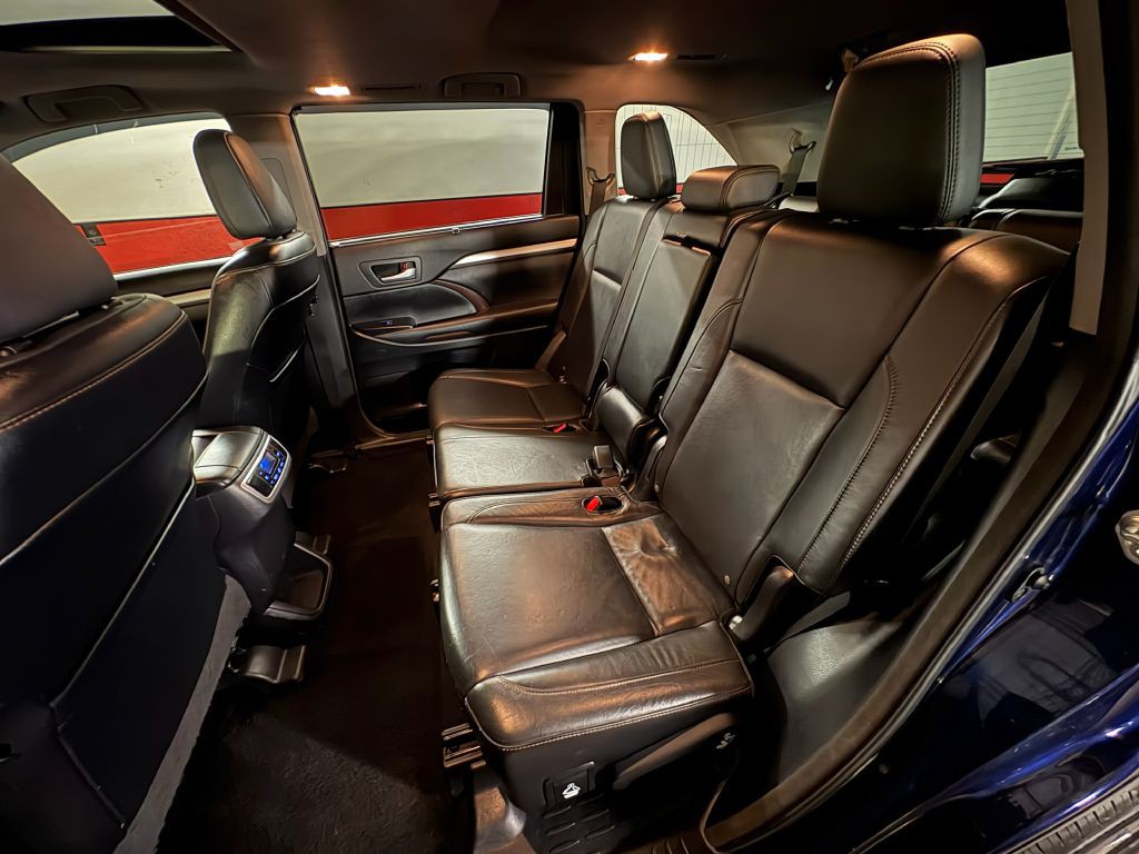 2015 Toyota Highlander Image 21
