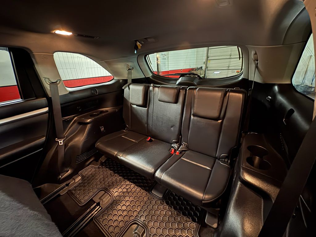 2015 Toyota Highlander Image 22