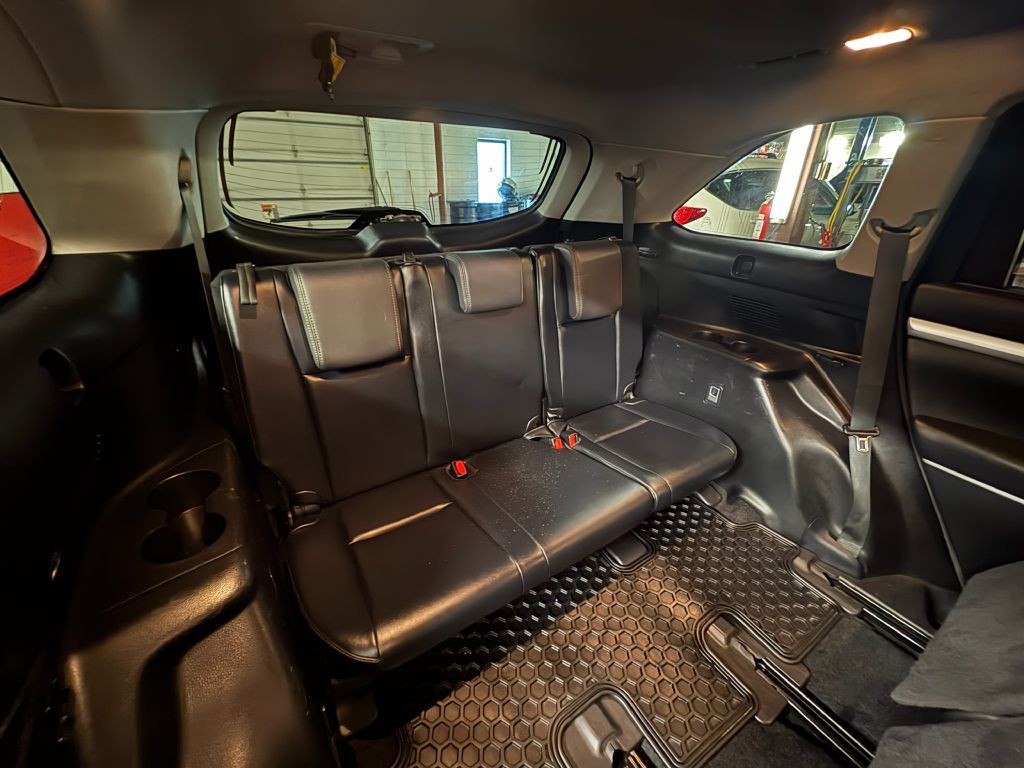 2015 Toyota Highlander Image 26