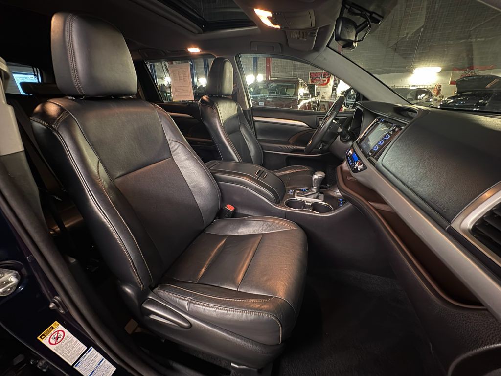 2015 Toyota Highlander Image 28