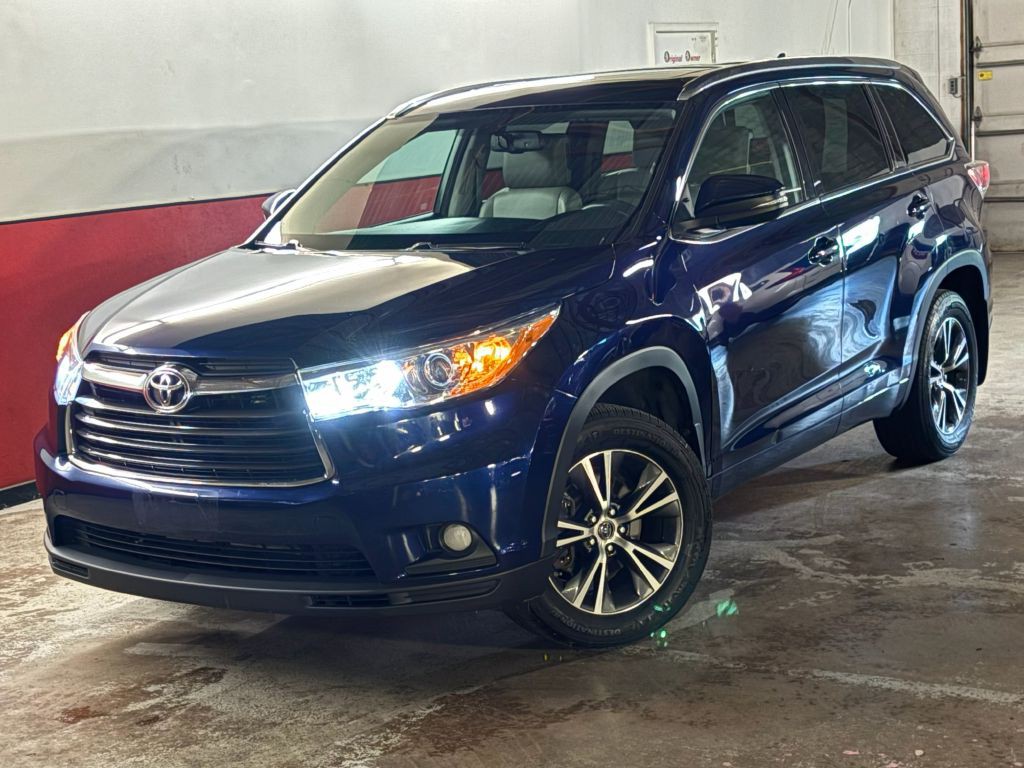 2016 Toyota Highlander Image 1