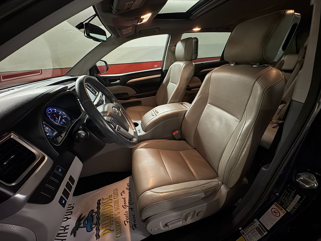 2016 Toyota Highlander Image 10