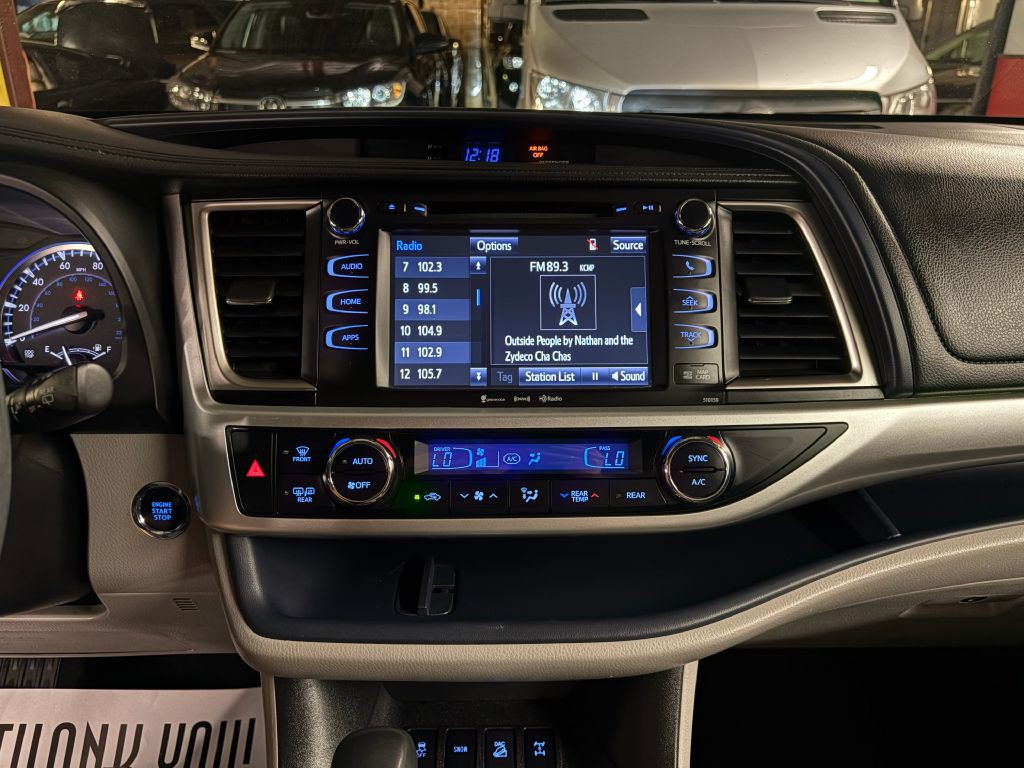 2016 Toyota Highlander Image 13