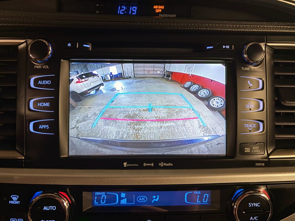 2016 Toyota Highlander Image 16