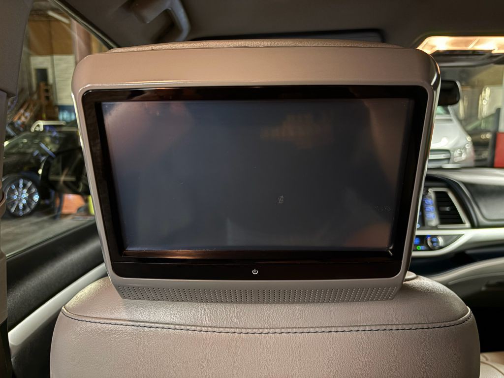2016 Toyota Highlander Image 21