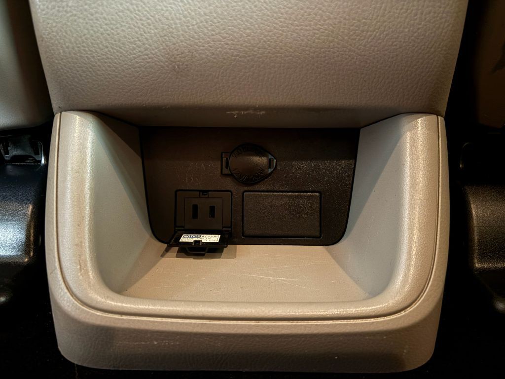 2016 Toyota Highlander Image 23