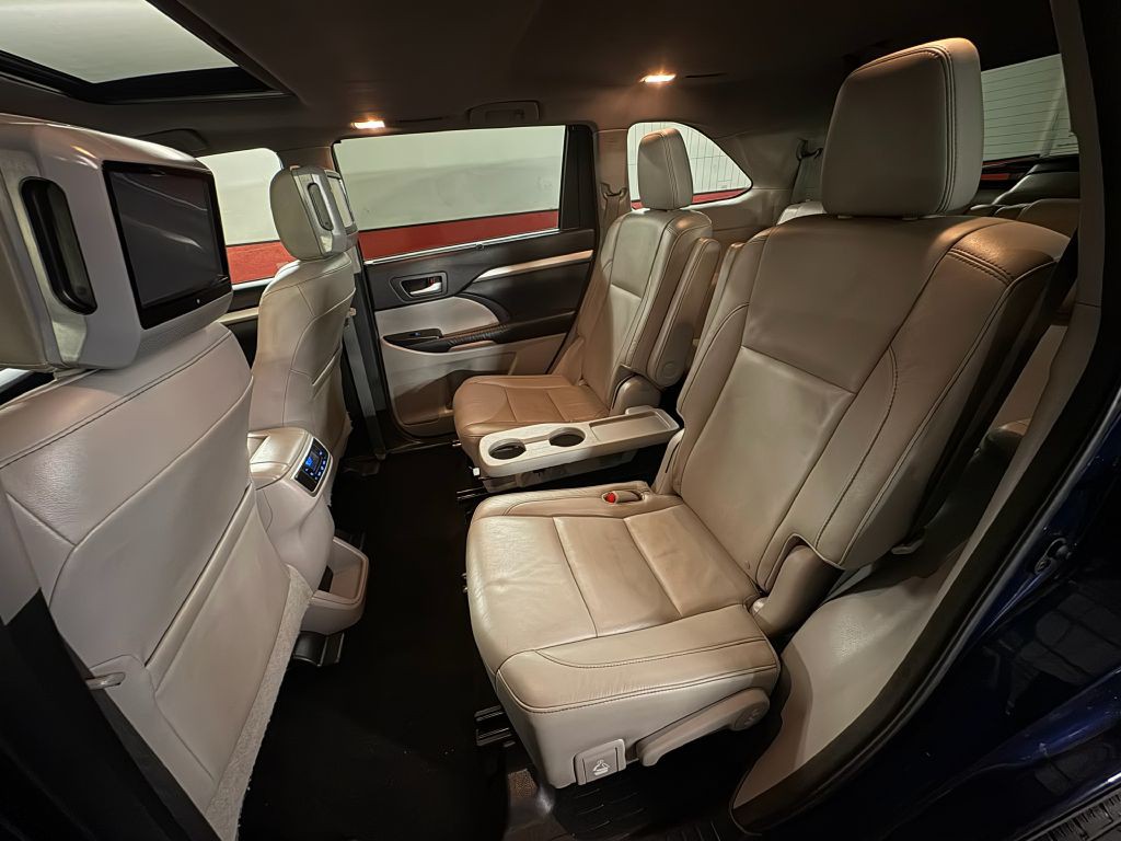 2016 Toyota Highlander Image 24